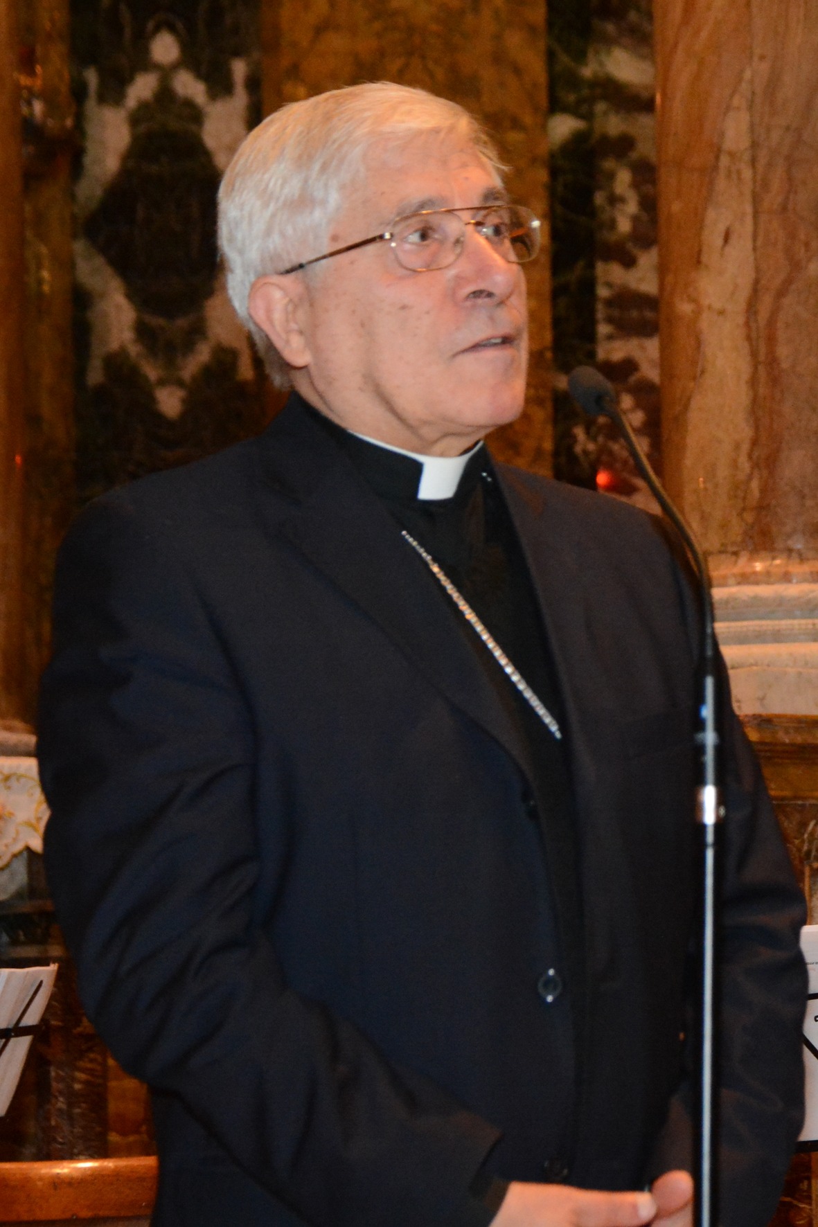 DOMANI A SANT’AGOSTINO L’ULTIMO SALUTO AL VESCOVO LUCARELLI, OGGI CAMERA ARDENTE