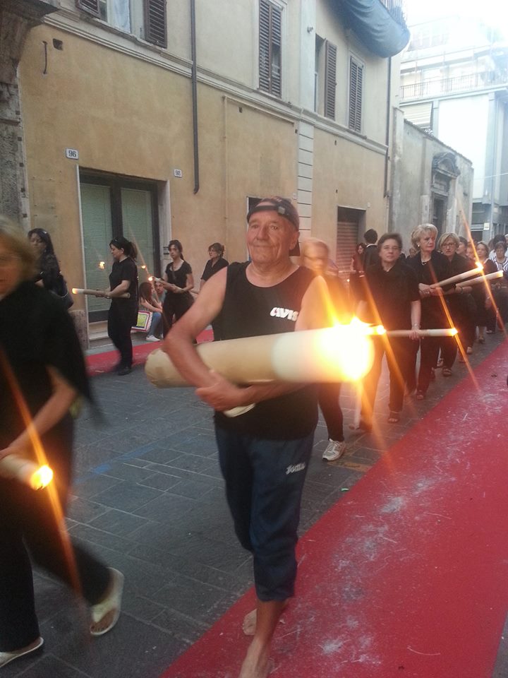 RIETI, CENTINAIA DI FIAMMELLE DI CERI IN PROCESSIONE