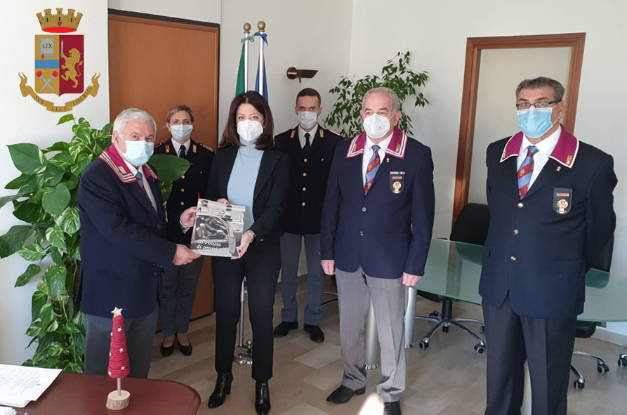 L’ Associazione Nazionale della Polizia di Stato dona il calendario 2021 al Questore di Rieti