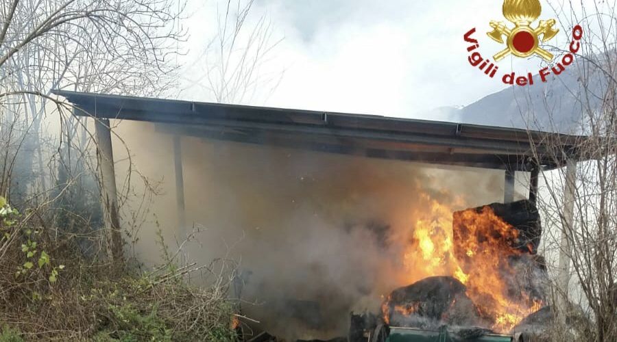 CANTALICE, RIMESSA AGRICOLA A FUOCO. INTERVENGONO I POMPIERI