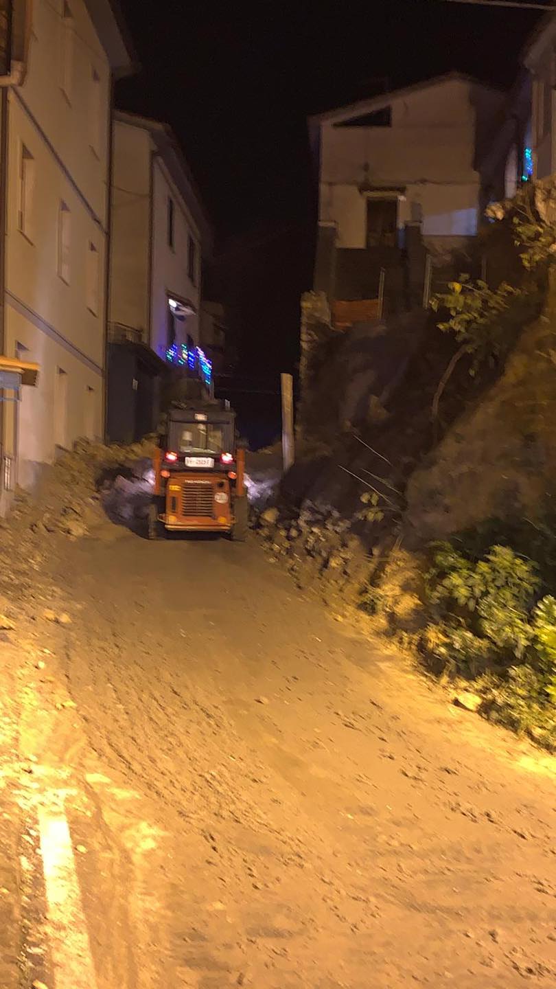 CROLLA UN MURO A COLTODINO, OGGI SARA’ RIPRISTINATA VIABILITA’