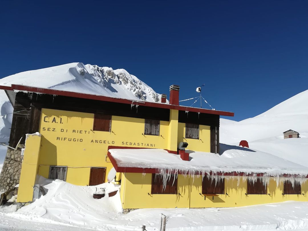 UN MESE DI ISOLAMENTO CON LA STRADA CHIUSA PER IL RIFUGIO ANGELO SEBASTIANI