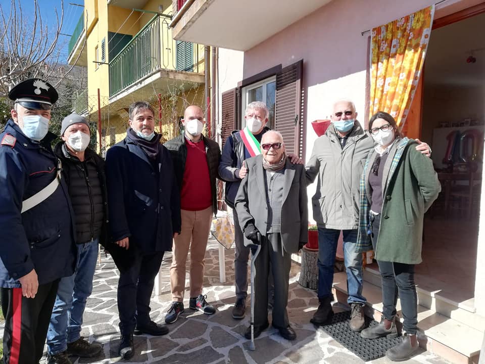 AUGURI CAMILLO PER I 100 ANNI! CONSEGNATE LE TARGHE DI COMUNE E PROLOCO