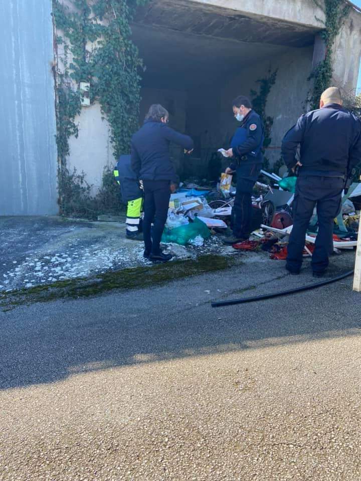 CASTELNUOVO DI FARFA – ABBANDONAVANO RIFIUTI, RINTRACCIATI E DENUNCIATI