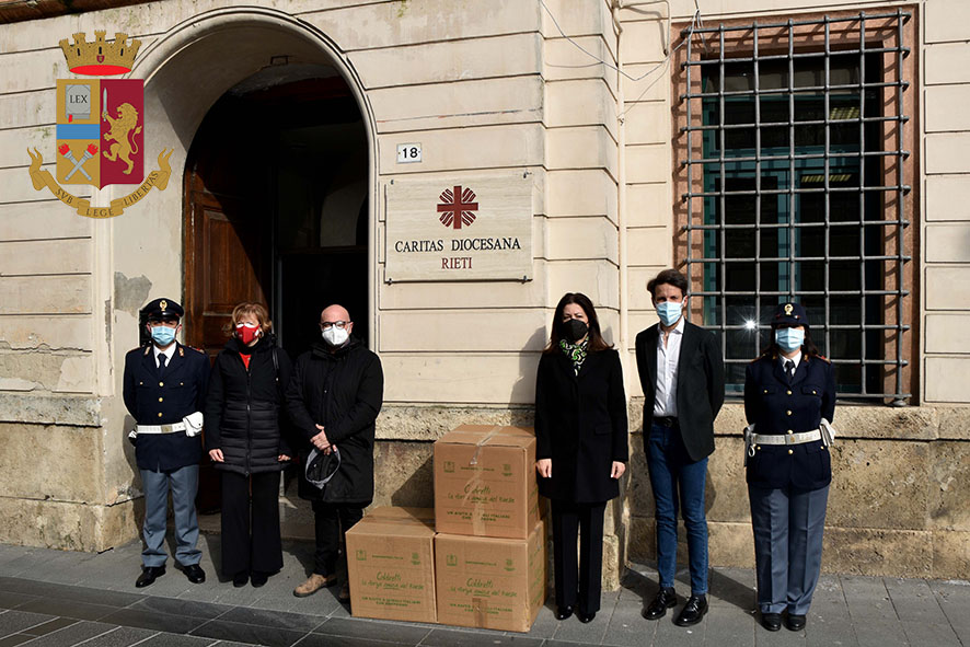 LA QUESTURA DI RIETI DONA GENERI ALIMENTARI ALLA CARITAS