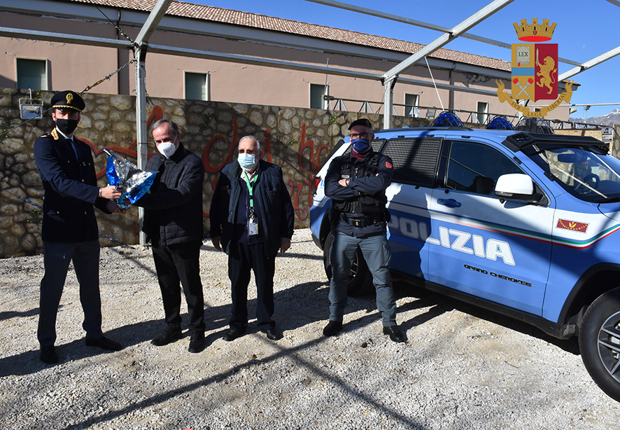LA POLIZIA DI STATO DONA UOVA DI PASQUA AI BAMBINI DI ACCUMOLI ED AMATRICE