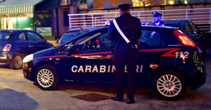 UBRIACO ALLA GUIDA FINISCE FUORISTRA, DENUNCIATO DAI CARABINIERI