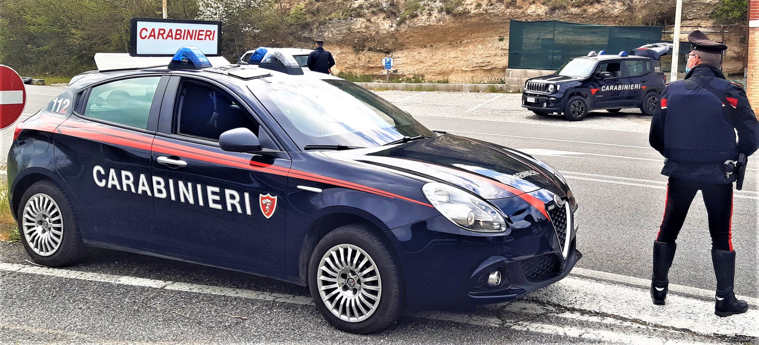 NIGERIANO FERISCE UN UOMO ALLA TESTA CON UN COLTELLO