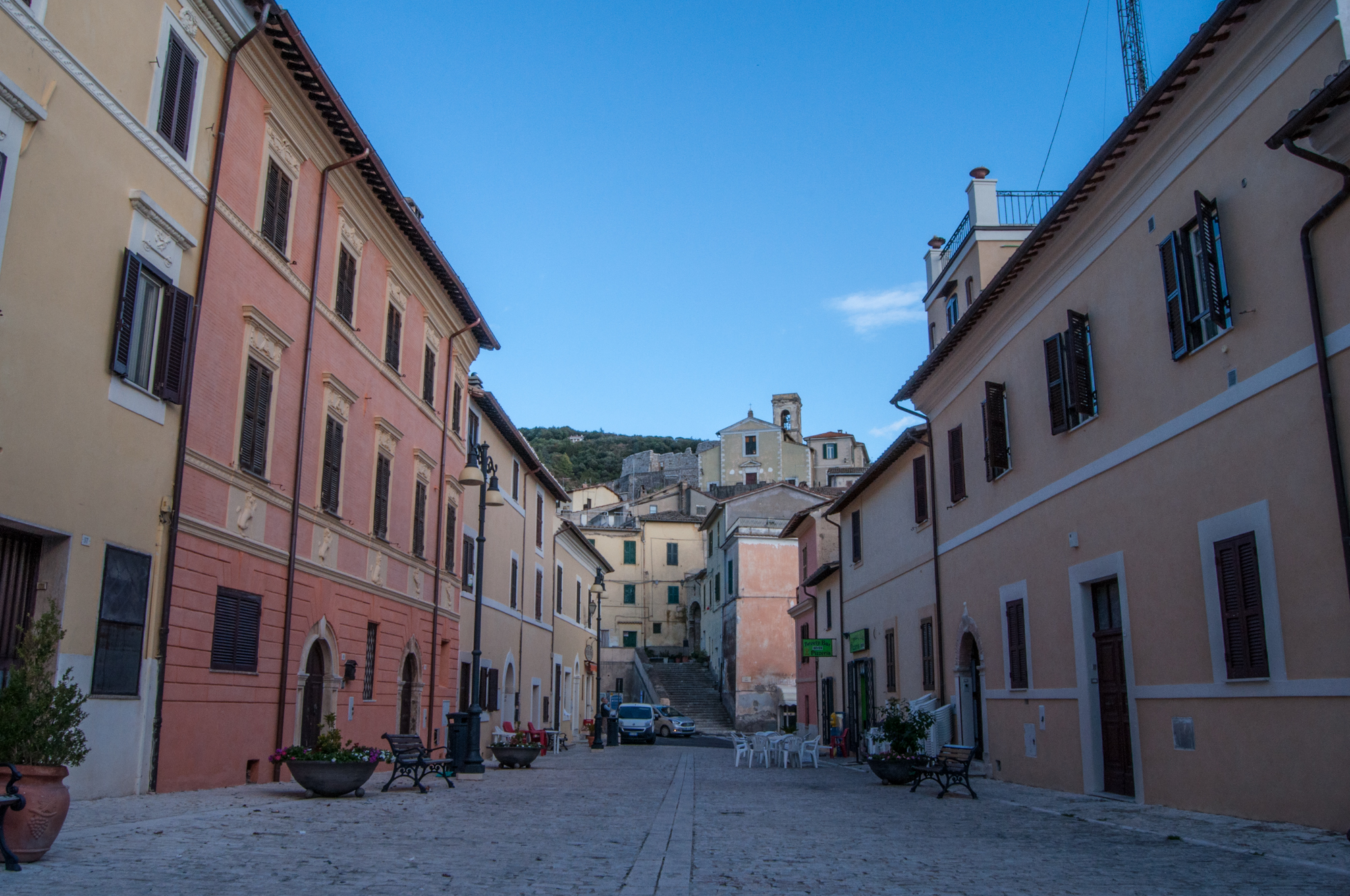 Piazza_Poggio_Catino