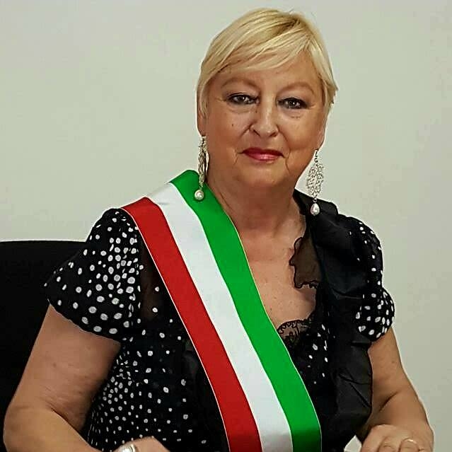 SALISANO RICONFERMA IL SINDACO USCENTE GISELLA PETROCCHI