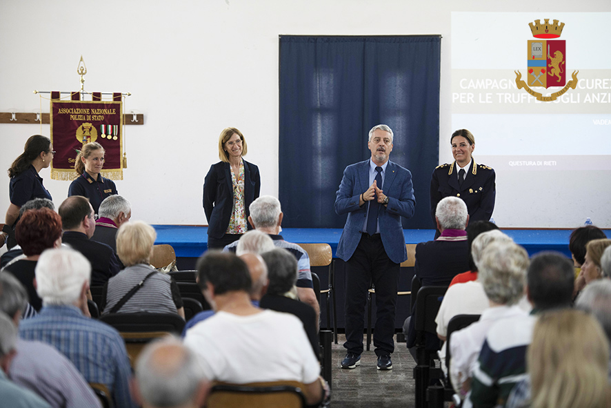 TRUFFE AGLI ANZIANI, IL QUESTORE INCONTRA I CITTADINI AL CENTRO SOCIALE EX PIAGGIO DI RIETI