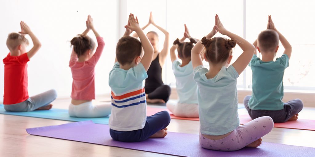 Benefici-yoga-bambini-1024×512