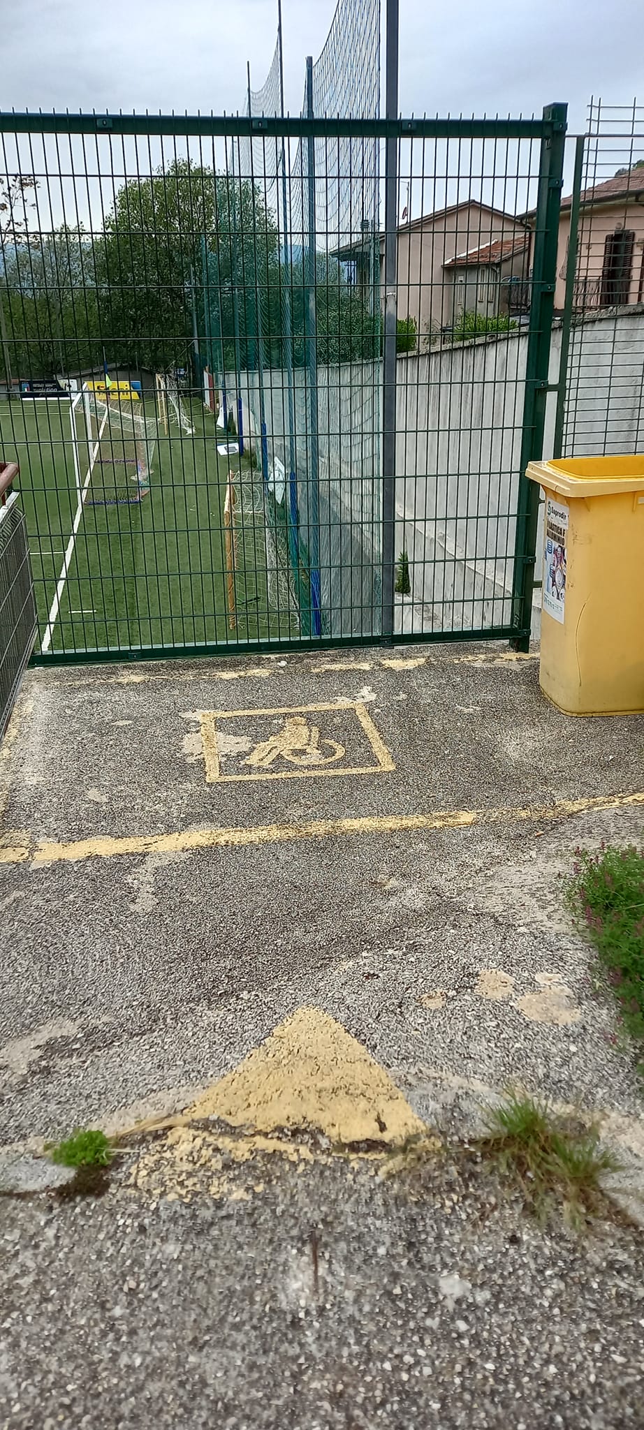 DIONISI DENUNCIA: “MANCANO I BAGNI PUBBLICI AL CAMPO SPORTIVO DI CANTALICE”