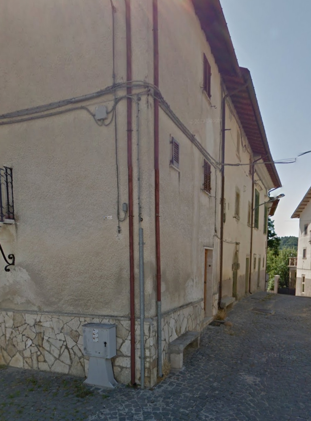 AMATRICE, TEMPI BIBLICI INACCETTABILI PER SPOSTARE CAVI ENEL