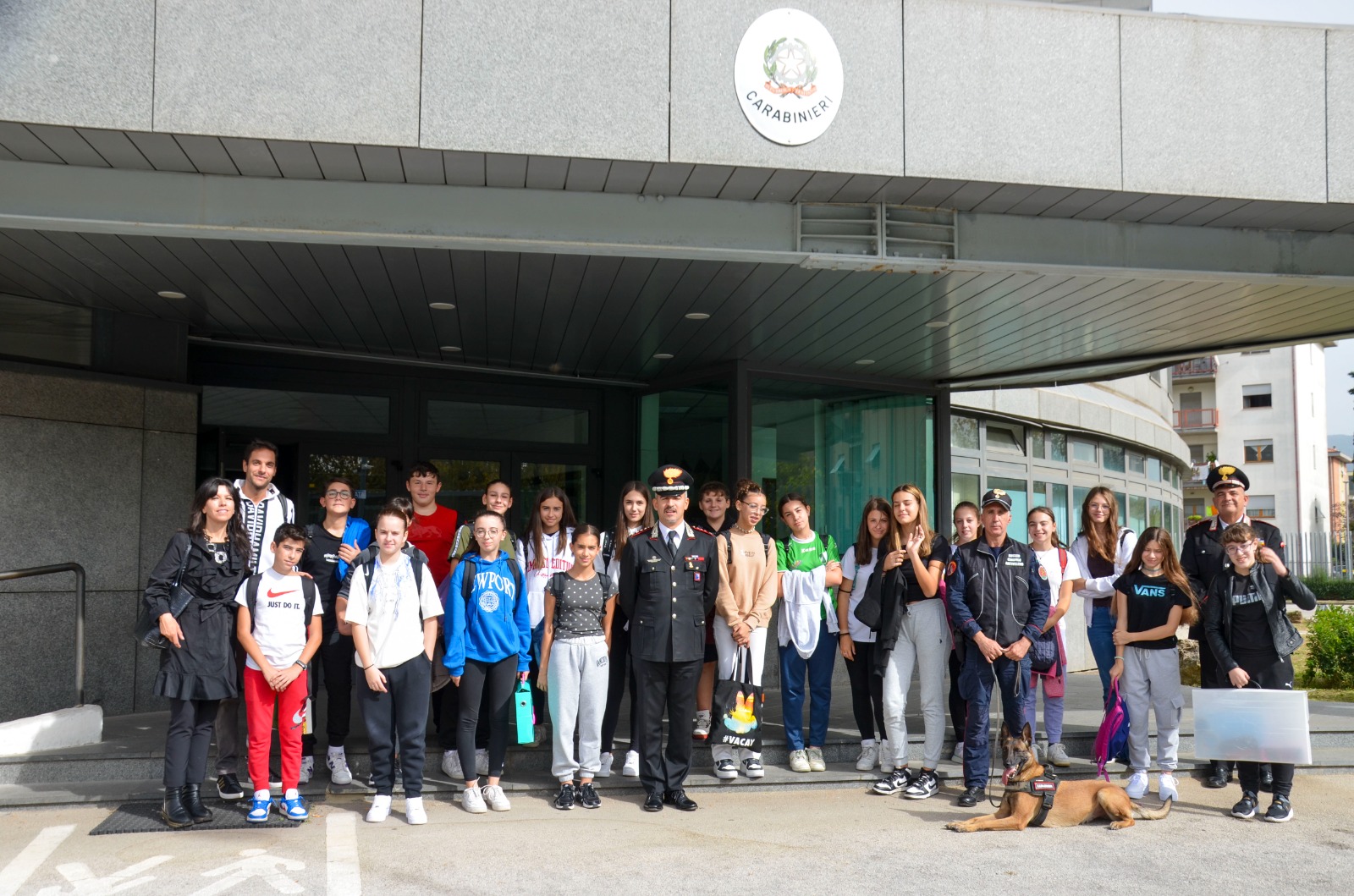 SCUOLA MEDIA “RICCI”: STUDENTI – GIORNALISTI INTERVISTANO IL COLONNELLO MARRA