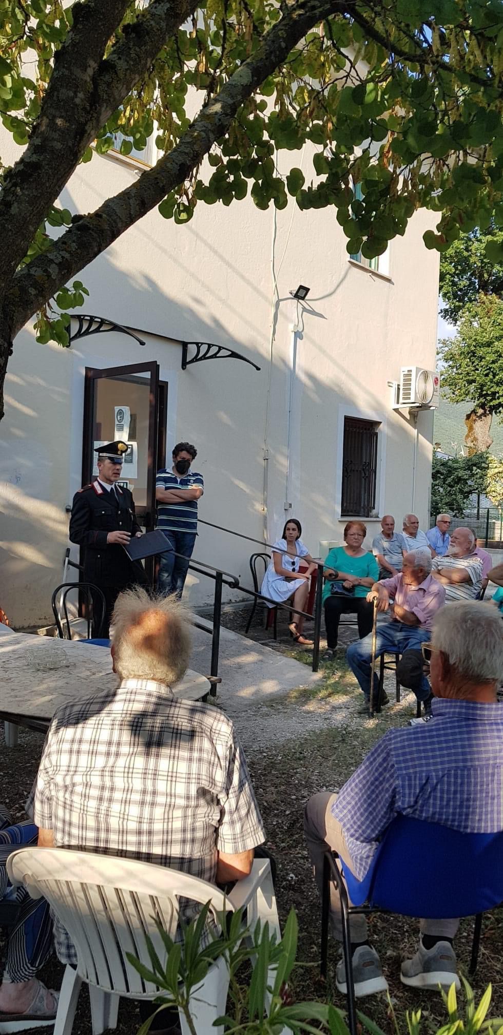 PREVENZIONE FURTI E TRUFFE, A CASTEL DI TORA I CARABINIERI INCONTRANO I CITTADINI