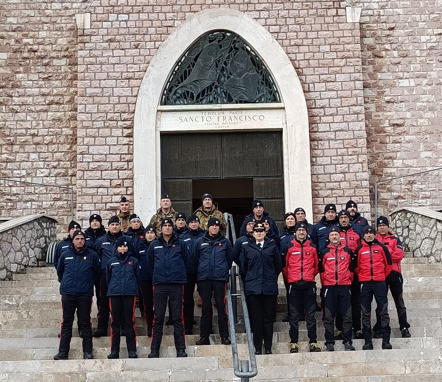 CARABINIERI FORESTALE E AERONAUTICA MILITARE INSIEME PER VIVERE LA MONTAGNA IN SICUREZZA