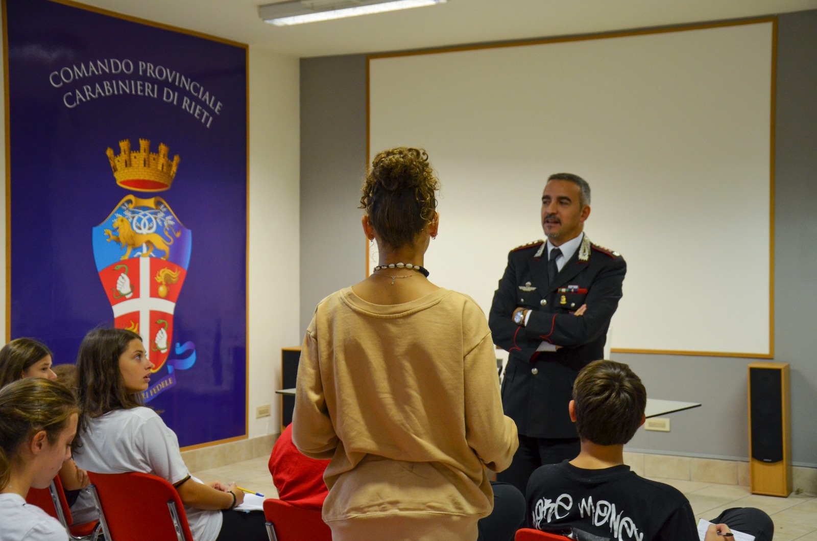 Gli alunni della “Ricci” in visita al Comando dei Carabinieri