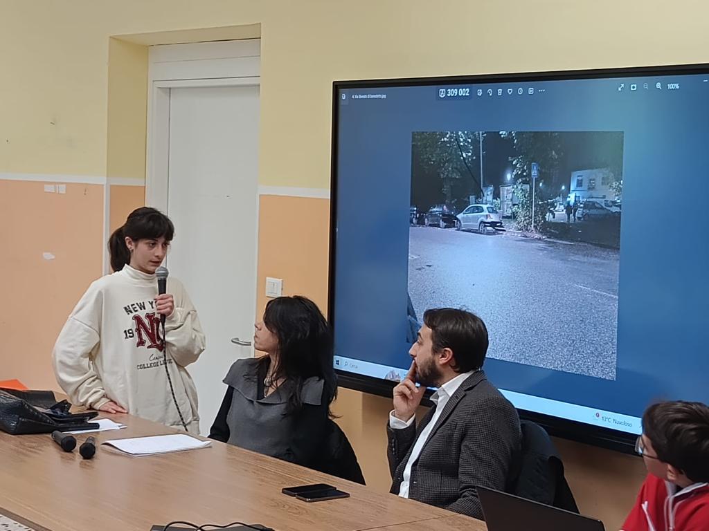 FACCIA A FACCIA DI SINIBALDI CON GLI ALUNNI DELLA “RICCI”: “LAVORIAMO PER UNA RIETI MIGLIORE”