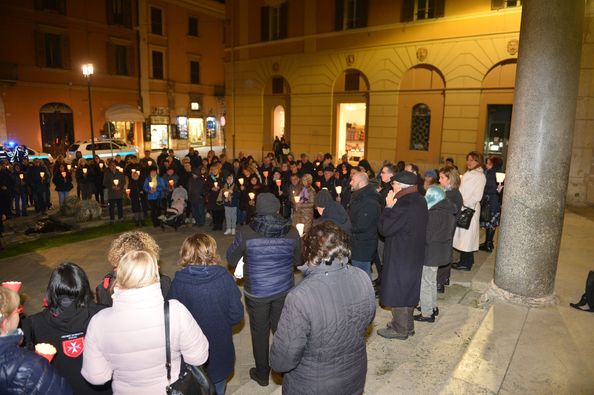 RIETI, FIACCOLATA SILENZIOSA A DUE ANNI DALL’INIZIO DEL CONFLITTO IN UCRAINA