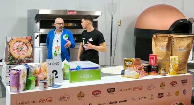 CRISTIANO MERLINI DA COLLEVECCHIO A RIMINI PER PARTECIPARE A “PIZZA SENZA FRONTIERE”