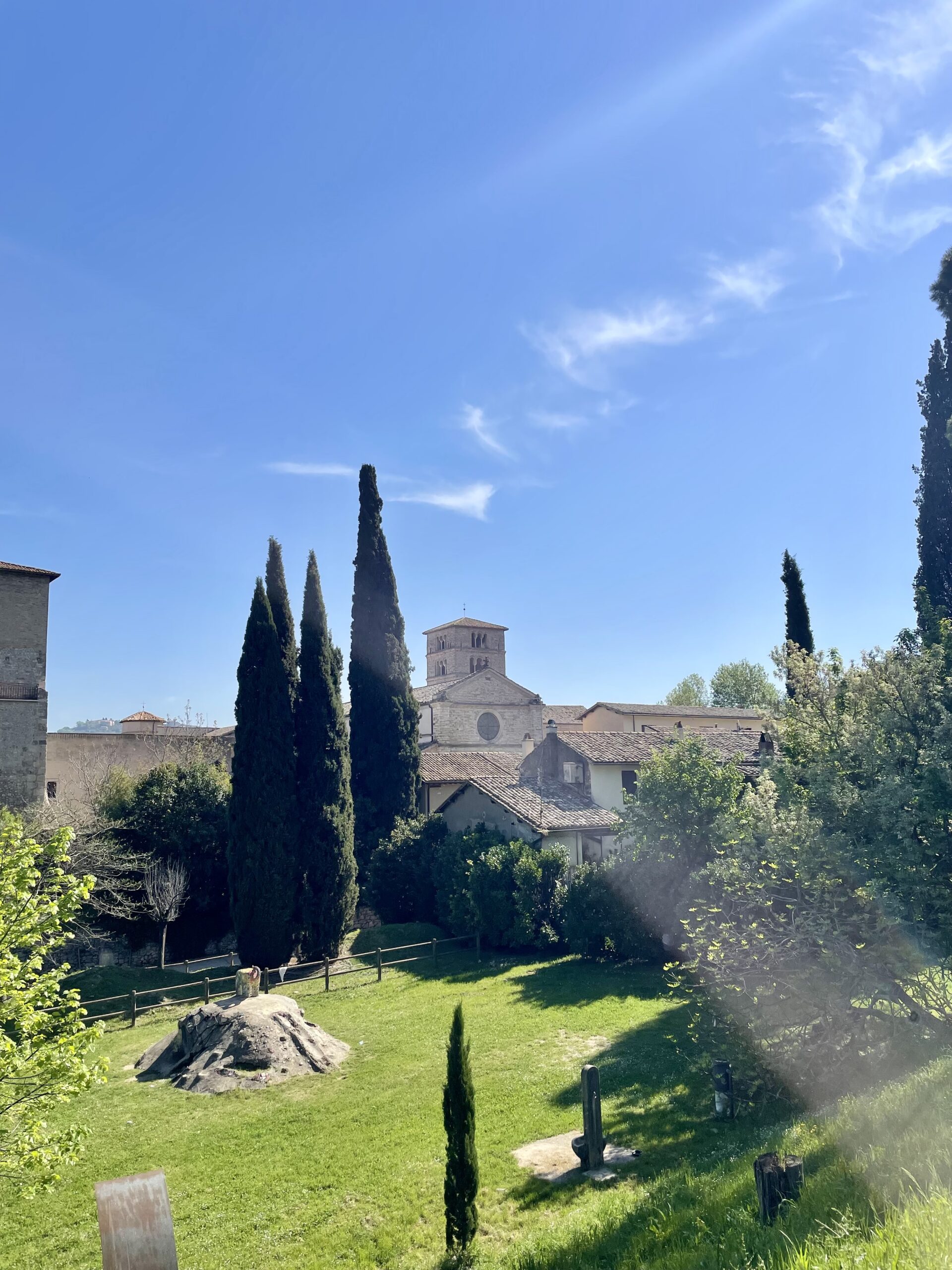 ALLA SCOPERTA DELL’IMPONENTE ABBAZIA DI FARFA A FARA IN SABINA