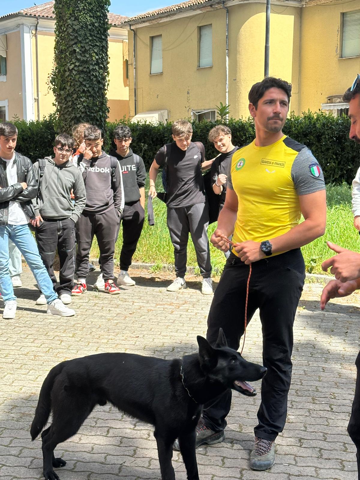 Gli studenti del “C. Rosatelli” a lezione di legalità con la Guardia di Finanza