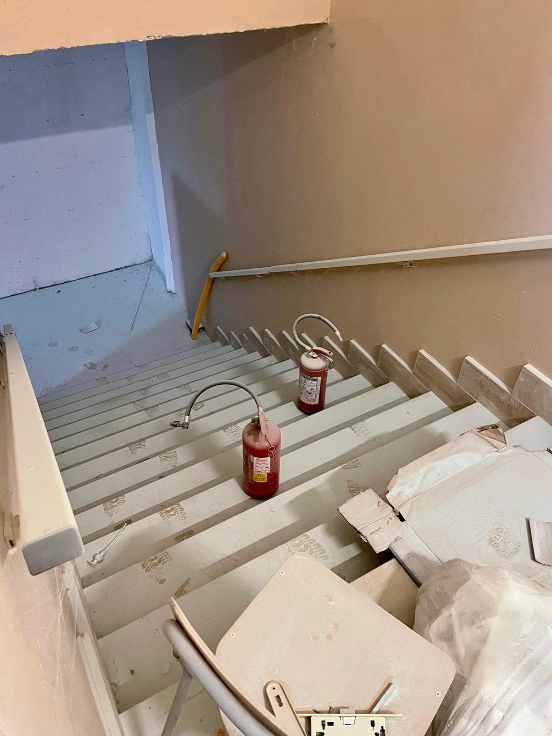Vandali in azione nella scuola di Borgo Quinzio, il Sindaco Cuneo: “Atti gravi ai danni della comunità”