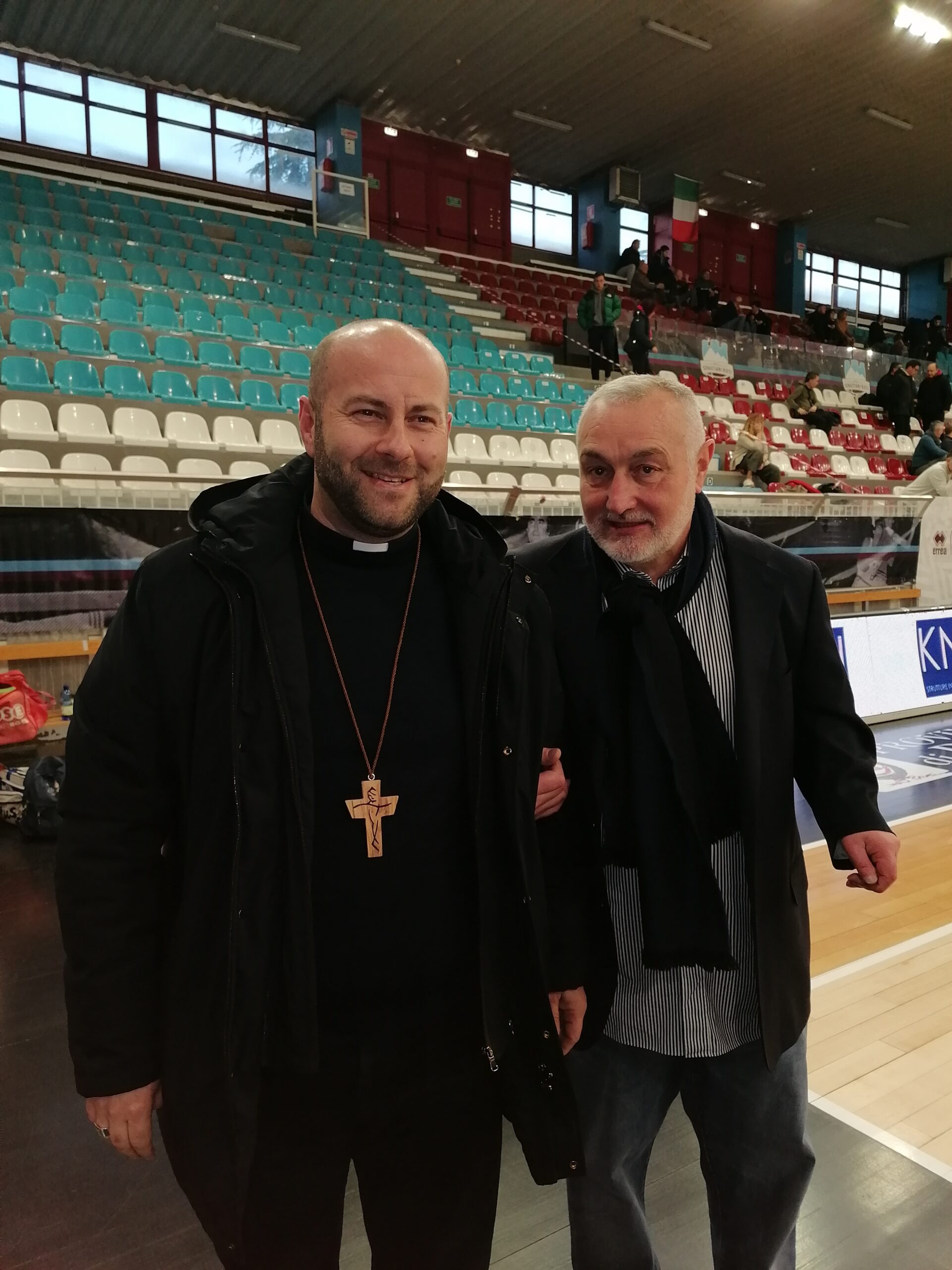 PIETROPAOLI: “SE LA CITTA’ NON MI VUOLE, ALLORA ALZO LE TENDE”, MA Il VESCOVO CHIAMA E LUI RIMETTE A NUOVO IL CAMPO-KOBE-BRYANT DEGLI STIMMATINI