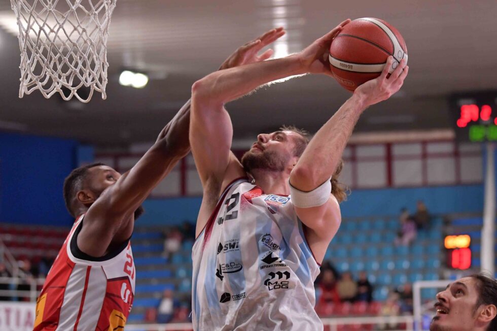 Vittoria storica della Sebastiani, Pesaro battuta 86-80