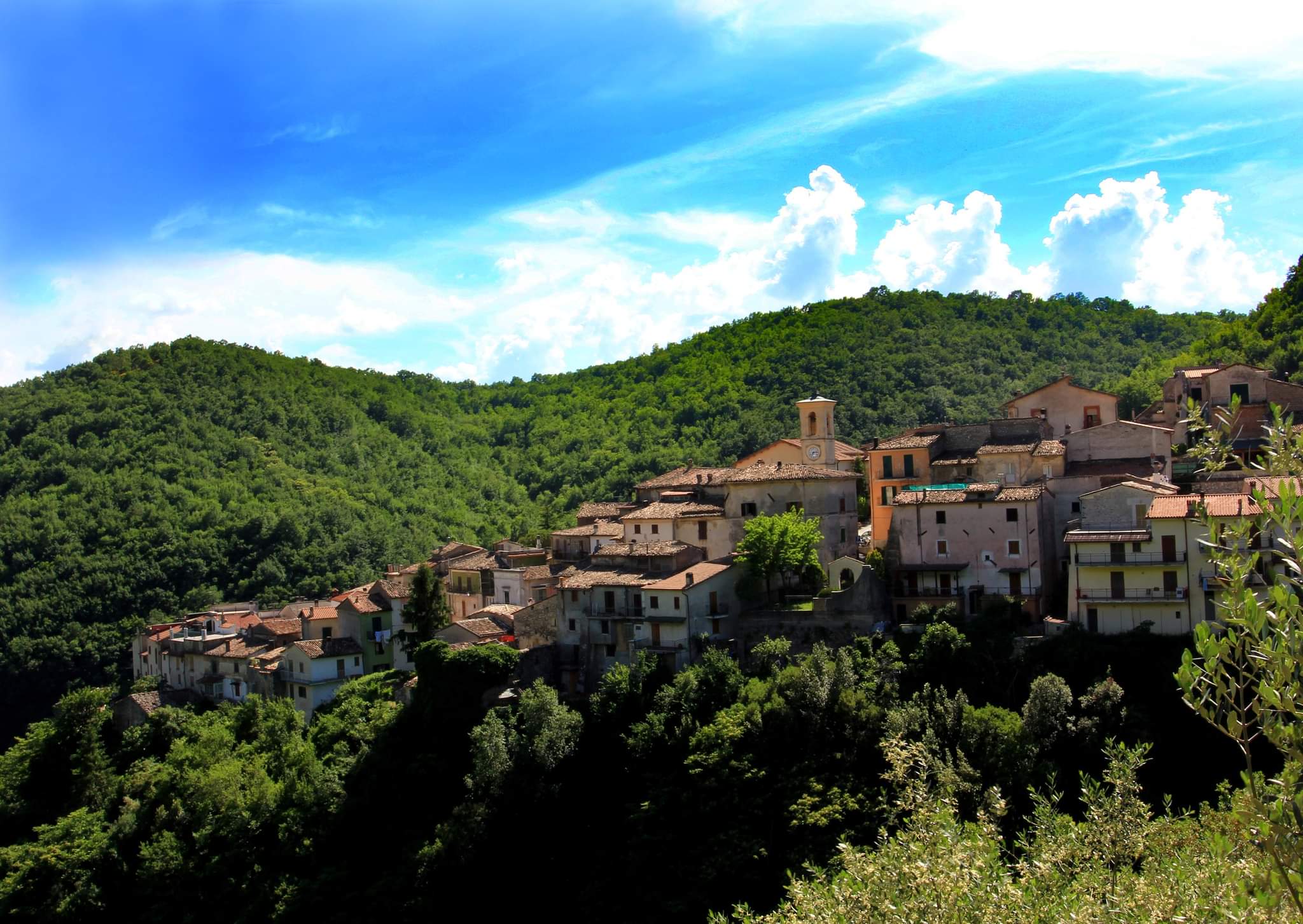A Rivodutri un sabato fra turismo delle radici ed arte con “Un paese ci vuole”