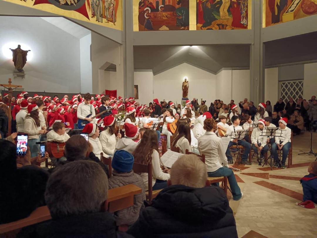 Il concerto della “Marconi Sacchetti Sassetti” incanta la chiesa del Sacro Cuore di Gesù di Quattrostrade