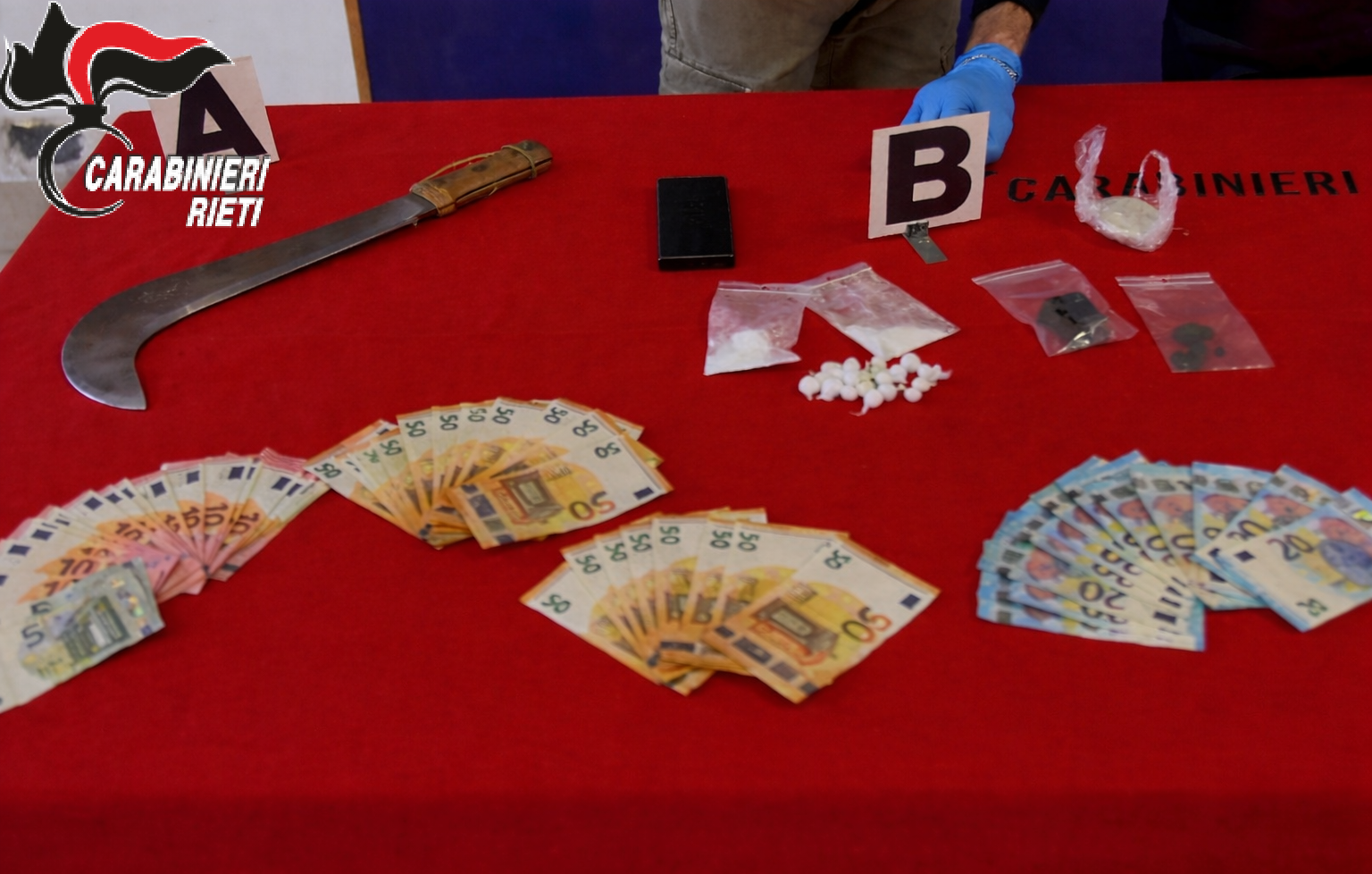 RIETI, I CARABINIERI SMANTELLANO UNAPIAZZA DI SPACCIO IN UN CASOLARE ABBANDONATO