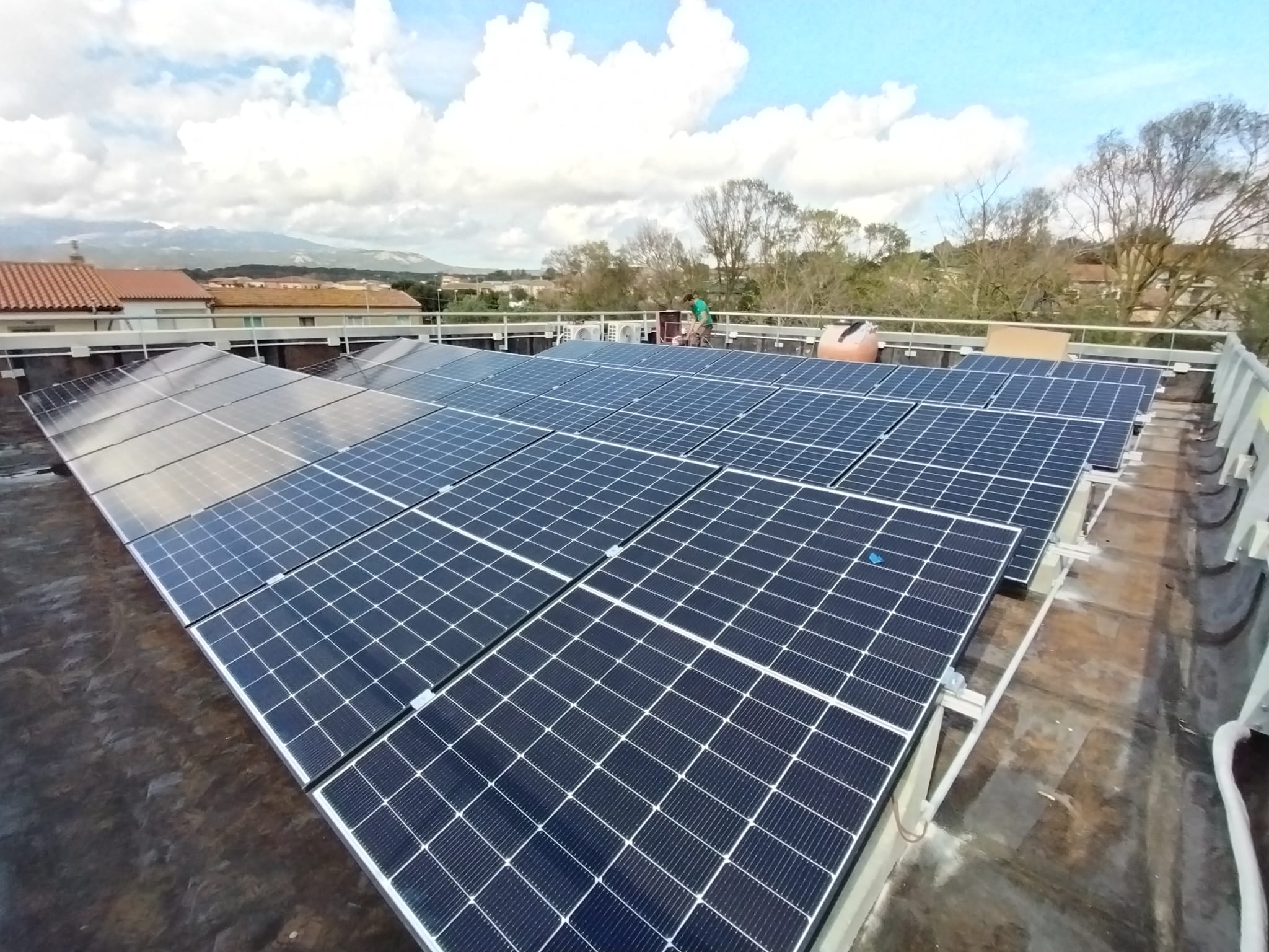 Un impianto fotovoltaico installato da Poste Italiane