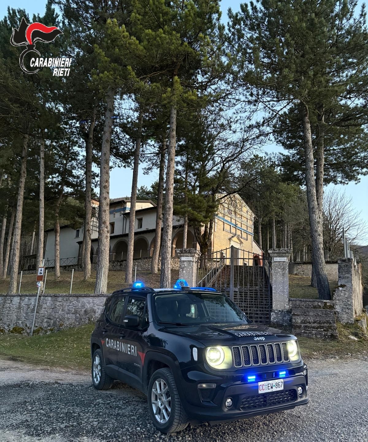 SI FA PRESTARE UN’AUTO E CHIEDE DEI SOLDI PER LA RESTITUZIONE: DENUNCIATA DAI CARABINIERI