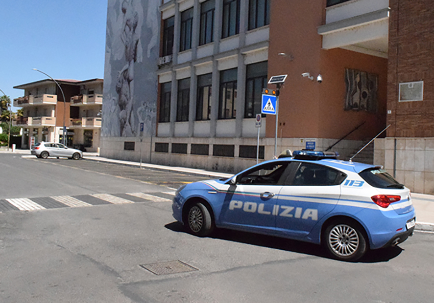 foto comunicato stampa del 3 settembre 2026 – straniero con machete arrestato dalla Polizia di Stato