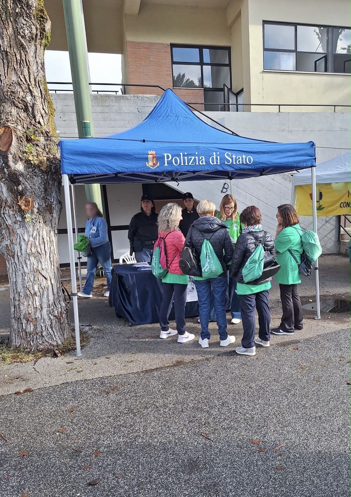 LA POLIZIA DI STATO ALLA “CAMMINATA PER LA VITA” CON LA CAMPAGNA ISTITUZIONALE “…QUESTO NON E’ AMORE”